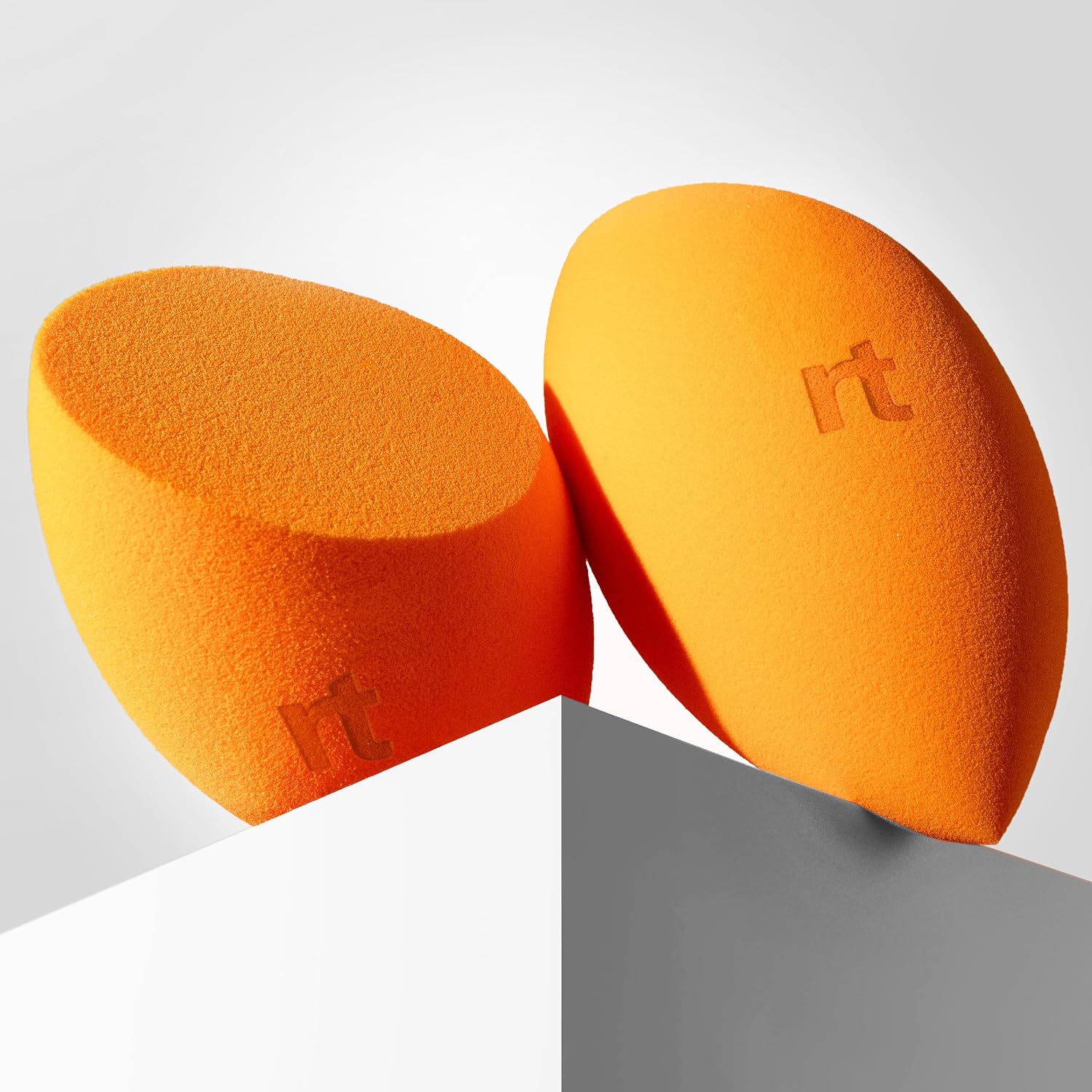 Real Techniques Miracle Complexion Sponge | Makeup sponge for foundation, 3-point design, foundation applicator, latex-free beauty sponge - Image 7