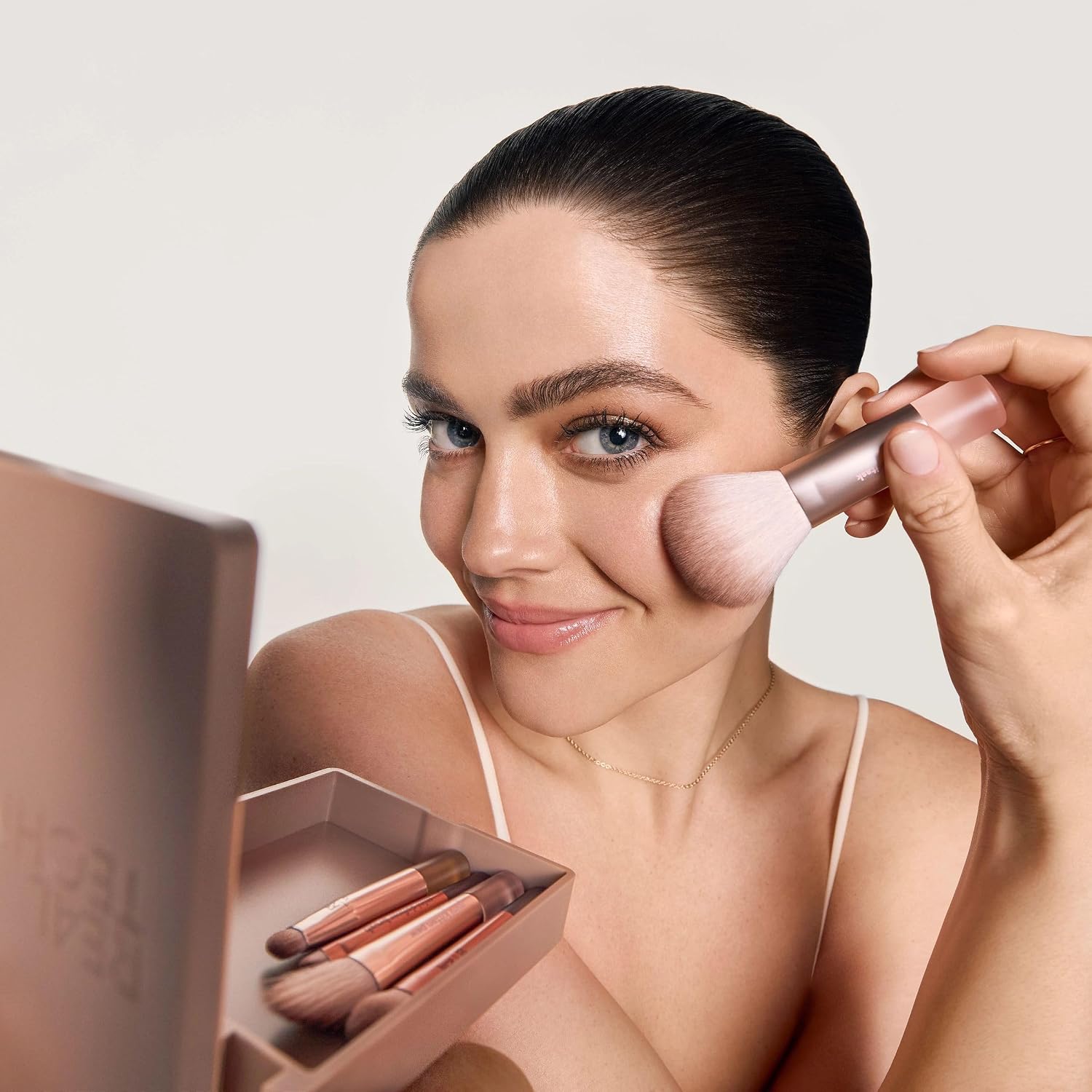 Real Techniques New Nudes On the Glow Mini Brush Kit, Compact Mirror | Easy touch-ups anywhere with a mini makeup brush set with compact mirror, travel makeup brushes and liquid cream powder - Image 4