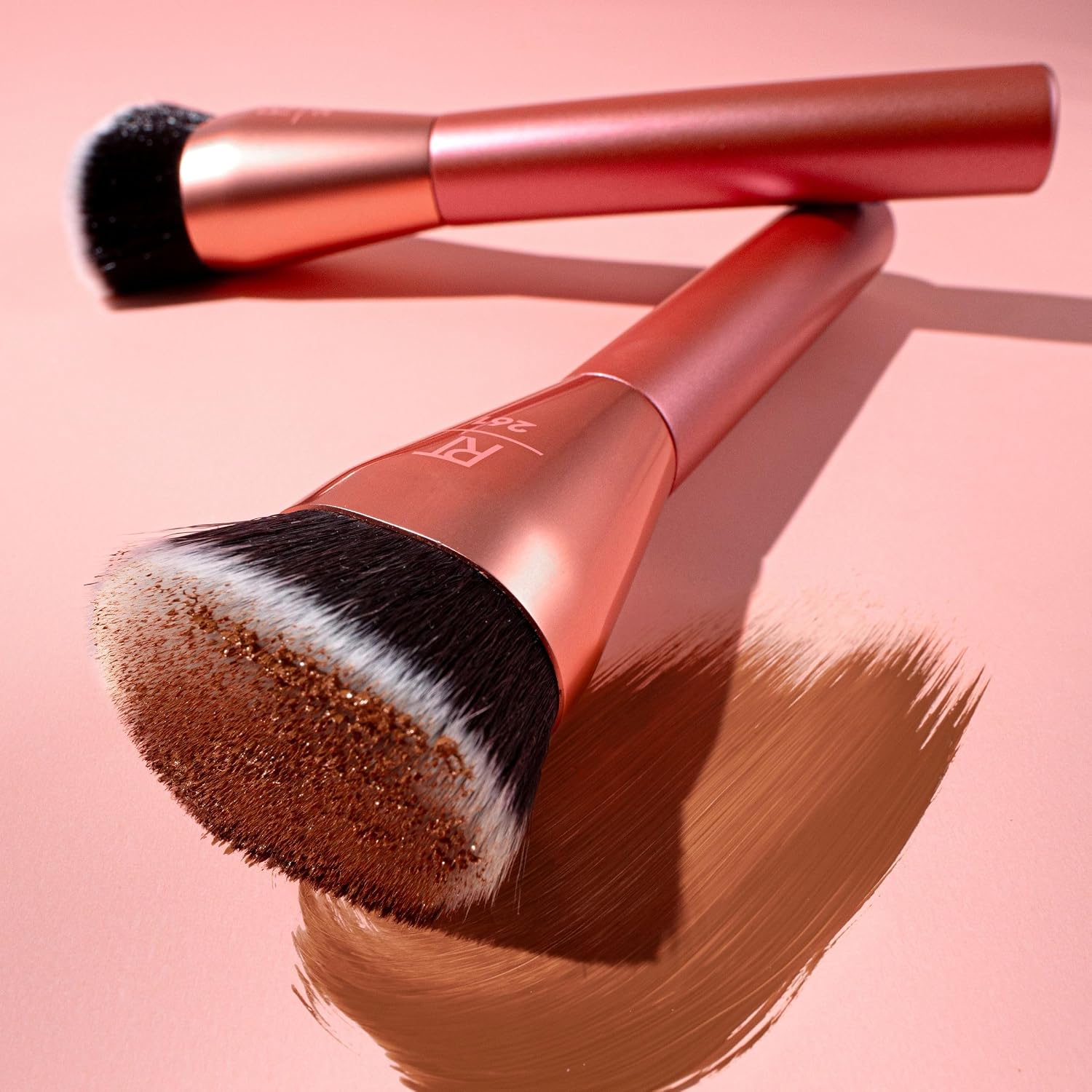 Real Techniques Snatch + Sculpt Contour Makeup Brush | Smooth, defined contour with a cream contour brush for liquid and powder with a flat top and oval head, blending brush - Image 7