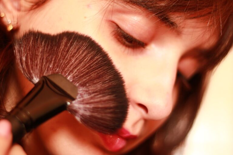 How to Contour a Heart-Shaped Face