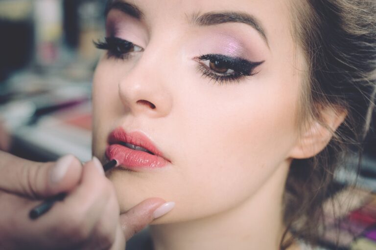 How to Create a Glamorous Evening Contour Look