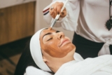 How to Contour Oily Skin for a Long-Lasting Finish